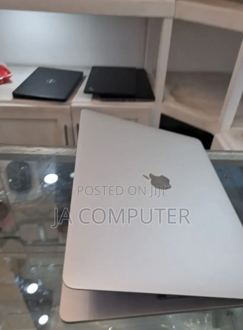 New Laptop Apple MacBook Pro 2019 8GB Apple M1 Pro SSD 256GB