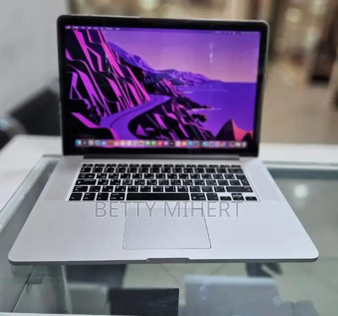 New Laptop Apple MacBook Pro 2015 16GB Intel Core I7 SSD 512GB