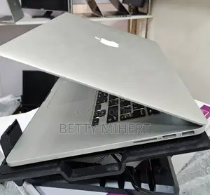 New Laptop Apple MacBook Pro 2015 16GB Intel Core I7 SSD 512GB