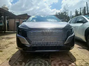 Photo - New Audi Q5 2023 Gray