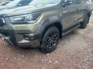 New Toyota Hilux 2022 Gray