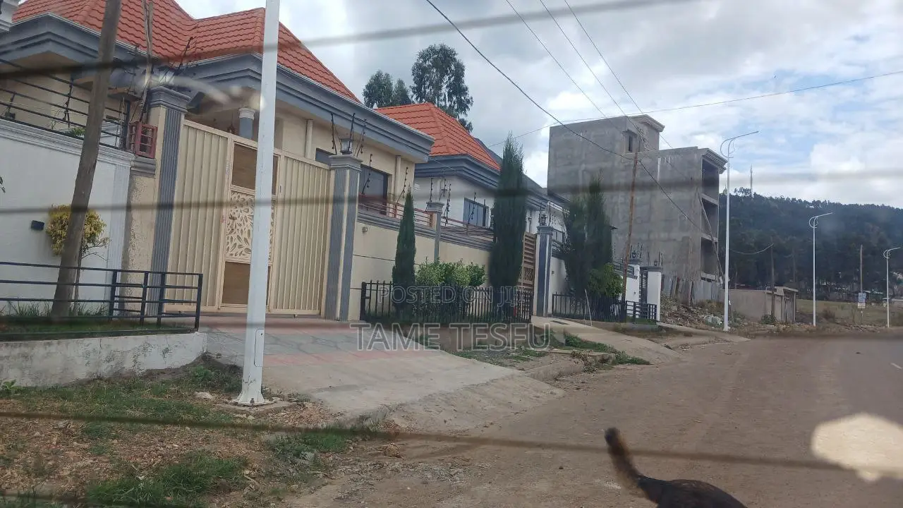 Furnished 3bdrm Villa in Hayat, Yeka for sale