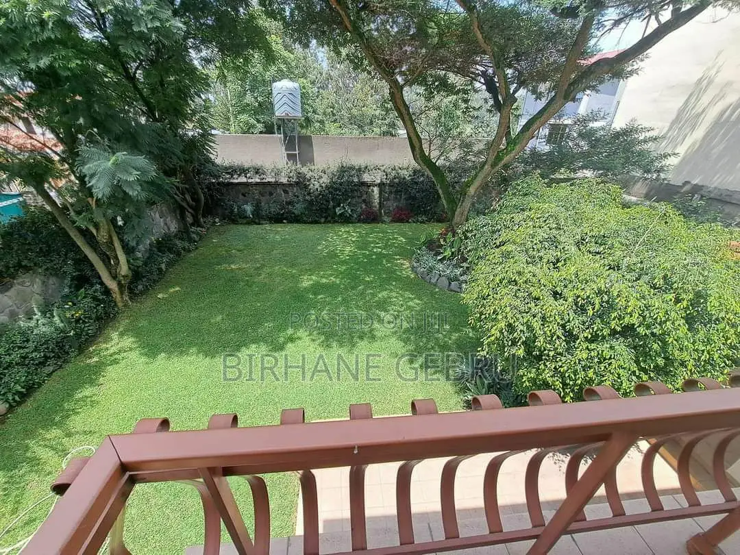 8bdrm House in House Rent, Bole for rent