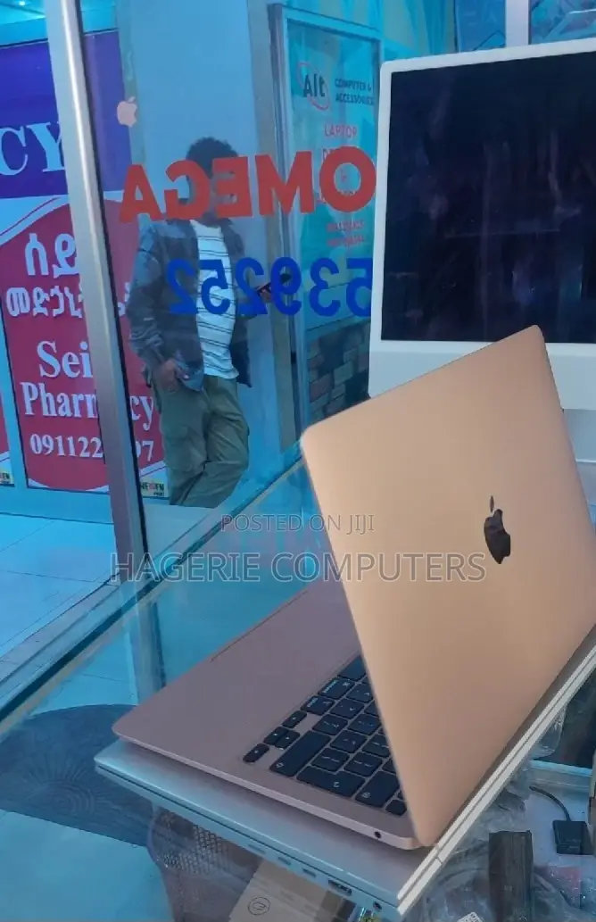 New Laptop Apple MacBook 8GB Apple M1 SSD 256GB