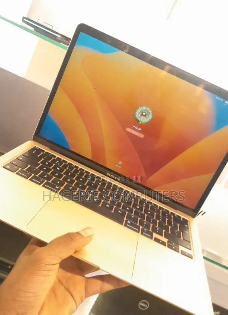 New Laptop Apple MacBook 8GB Apple M1 SSD 256GB