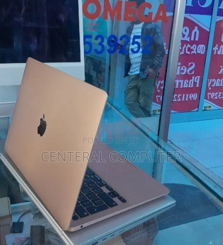 New Laptop Apple MacBook Pro M1 8GB Apple M1 SSD 256GB