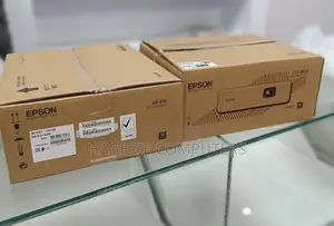 Brand New EPSON Co-W01 Projector