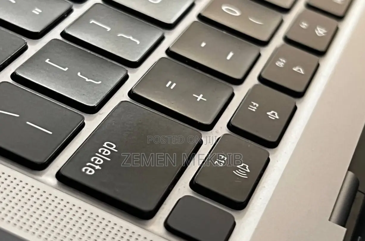 New Laptop Apple MacBook Air 8GB Intel Core I7 SSD 256GB