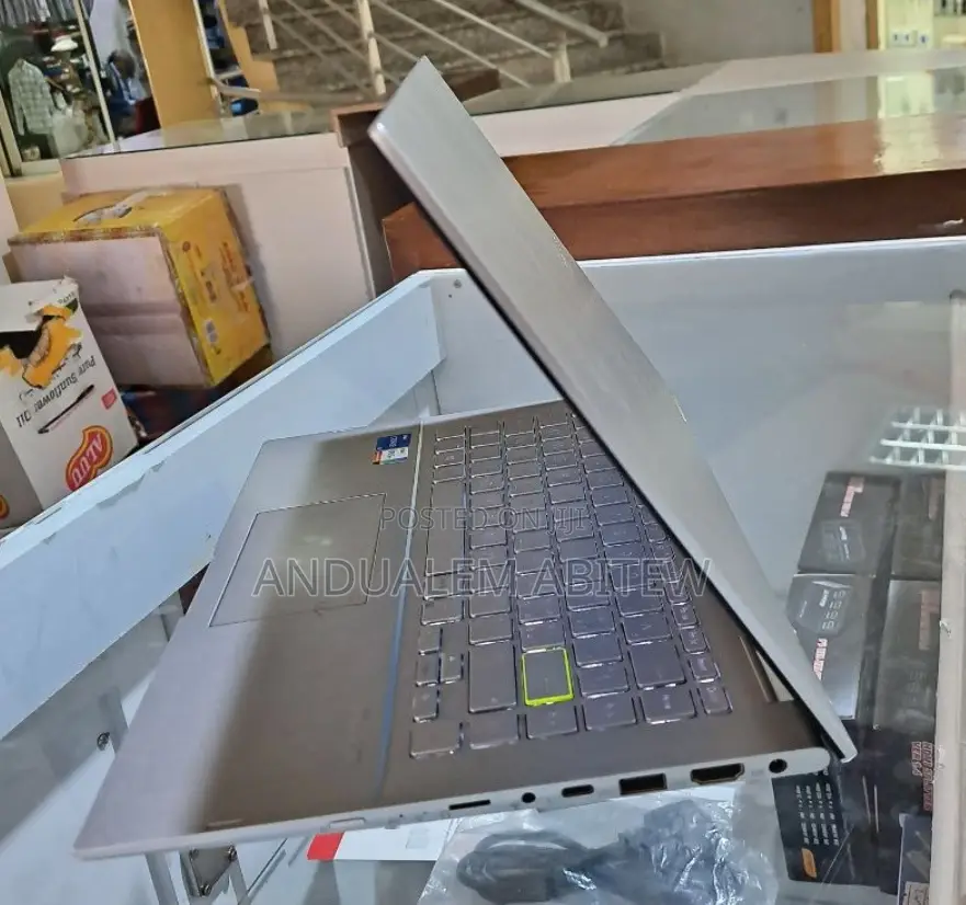 New Laptop Asus VivoBook 15 X510UQ 8GB Intel Core I5 SSD 512GB