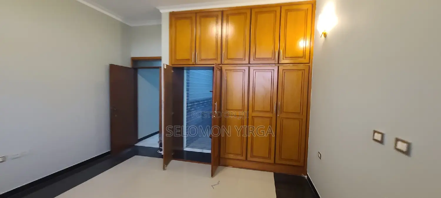 4bdrm Villa in Adis Abba, Yeka for sale