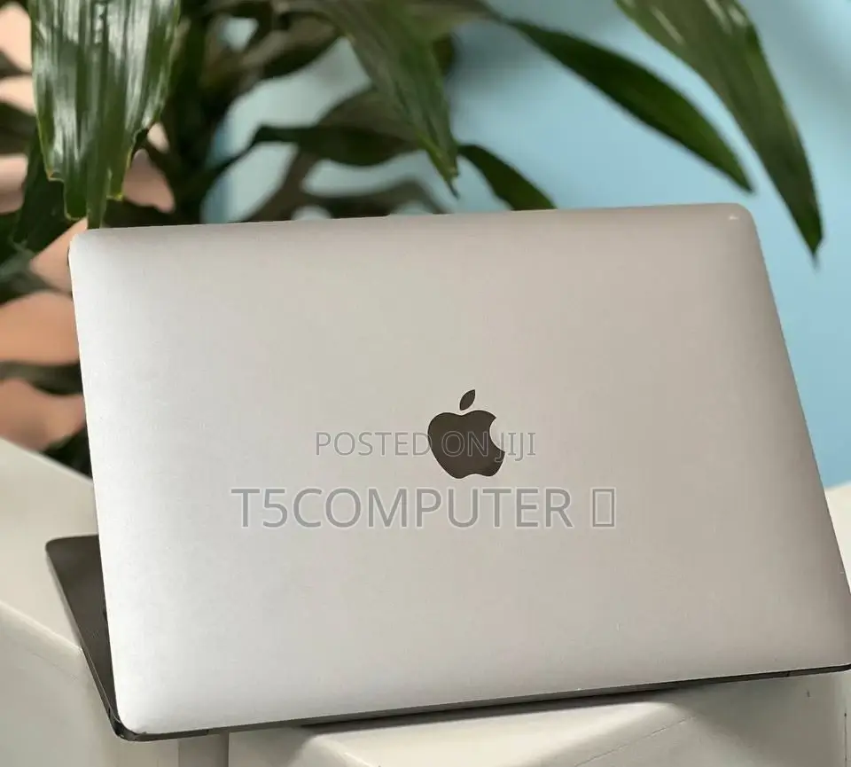 New Laptop Apple MacBook Air 2022 M2 8GB Intel Core I7 SSD 256GB