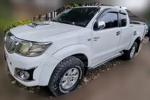 Toyota Hilux 2014 White