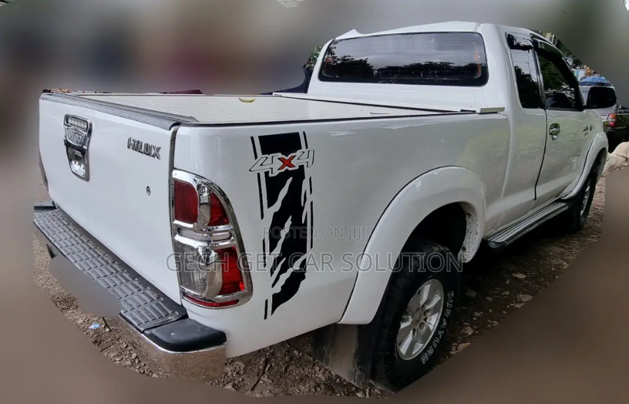 Toyota Hilux 2014 White