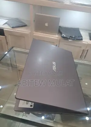 New Laptop Asus VivoBook E403NA 8GB Intel Core I3 SSD 256GB