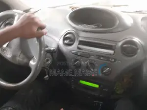 Toyota Vitz 2001 Silver