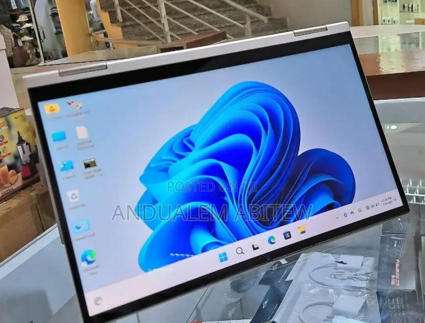 New Laptop Lenovo Yoga C740 8GB Intel Core I5 SSD 512GB
