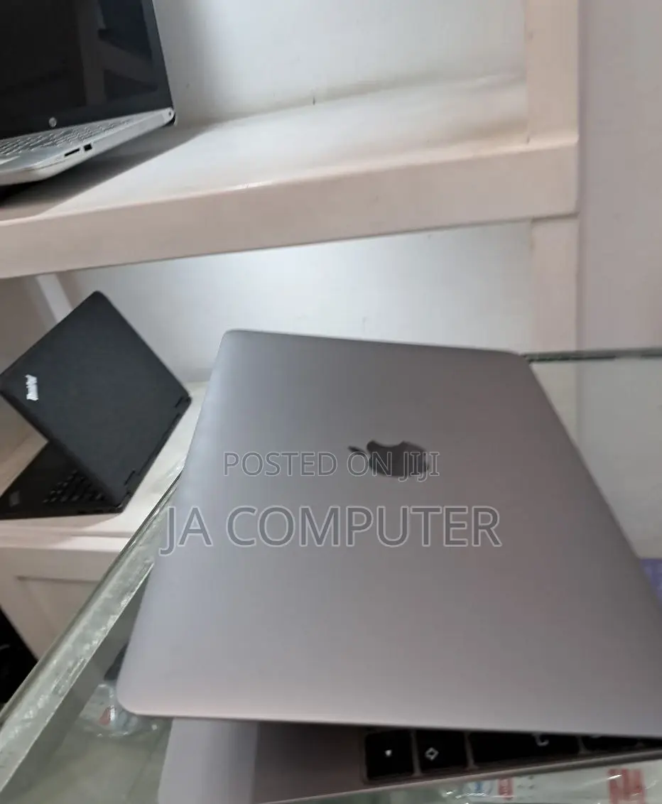 New Laptop Apple MacBook 2017 8GB Intel Core I5 SSD 512GB