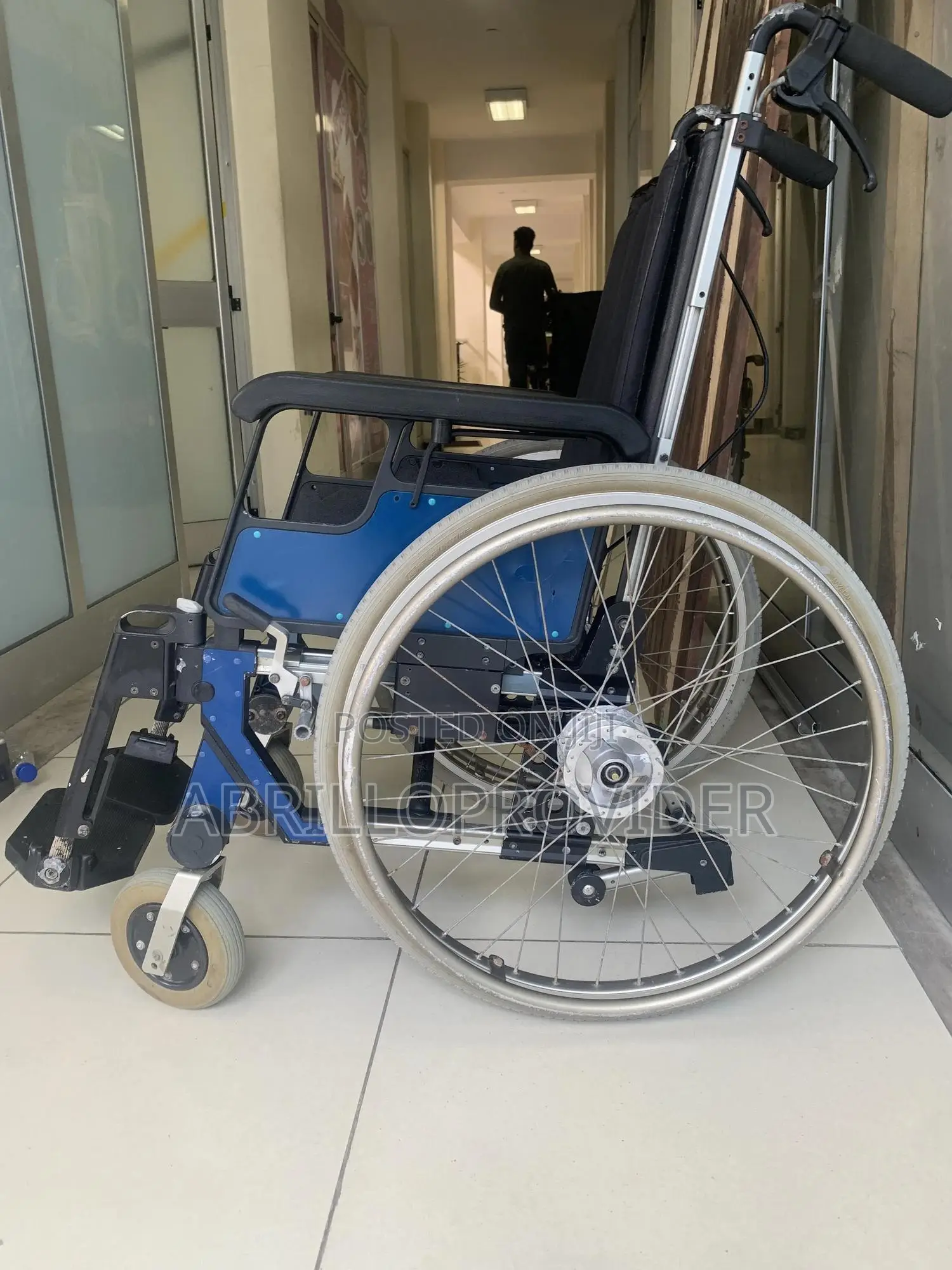 Comfortable Oxford Cloth Upholstery Wheelchair\Used Wheel
