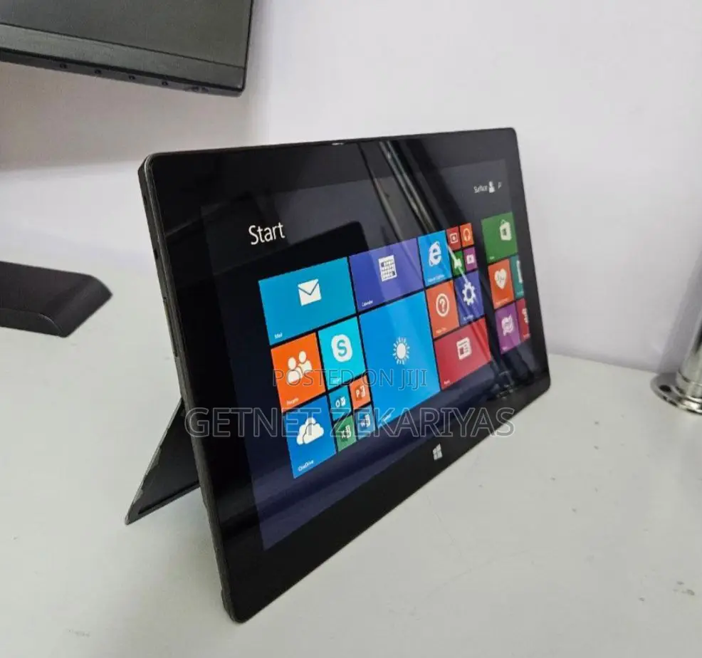 New Laptop Microsoft Surface 2GB Intel Core I3 SSD 32GB