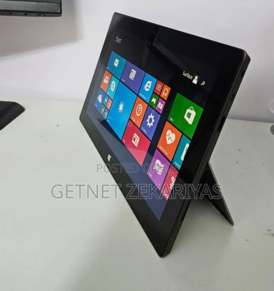 New Laptop Microsoft Surface 2GB Intel Core I3 SSD 32GB