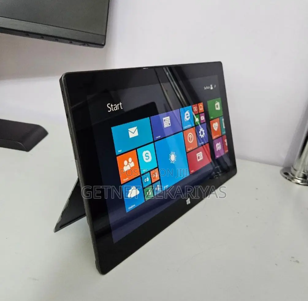 New Laptop Microsoft Surface 2GB Intel Core I3 SSD 32GB