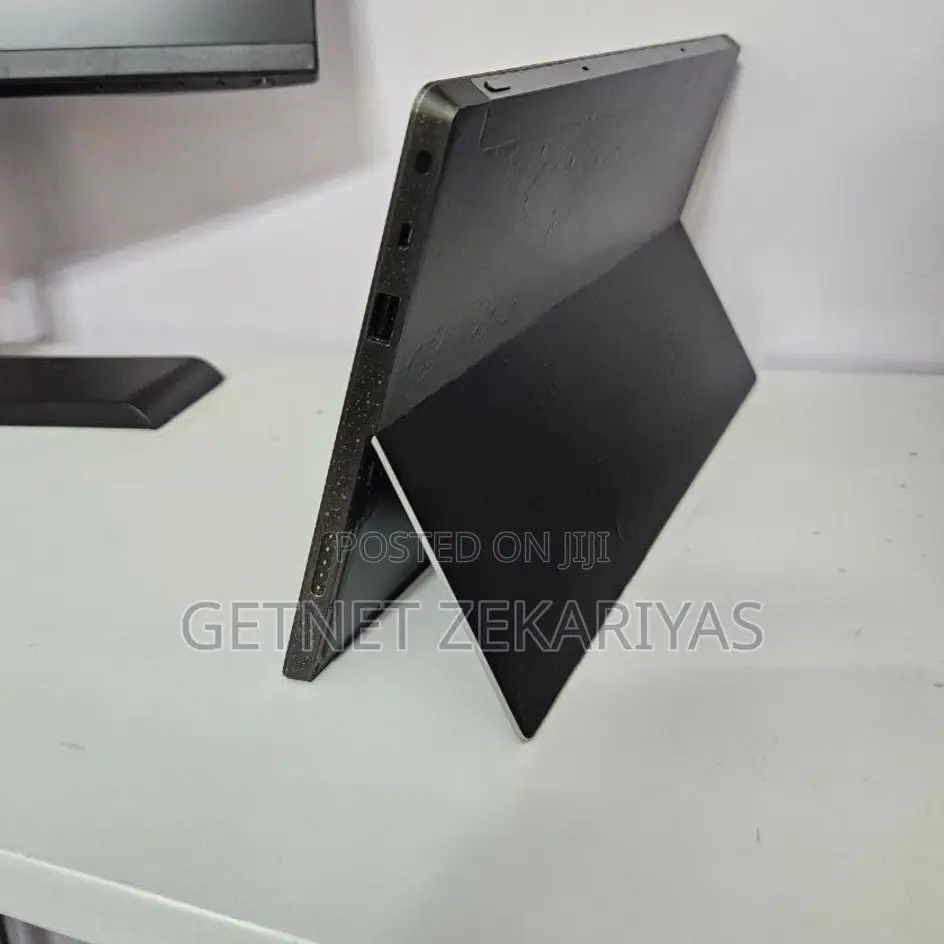 New Laptop Microsoft Surface 2GB Intel Core I3 SSD 32GB