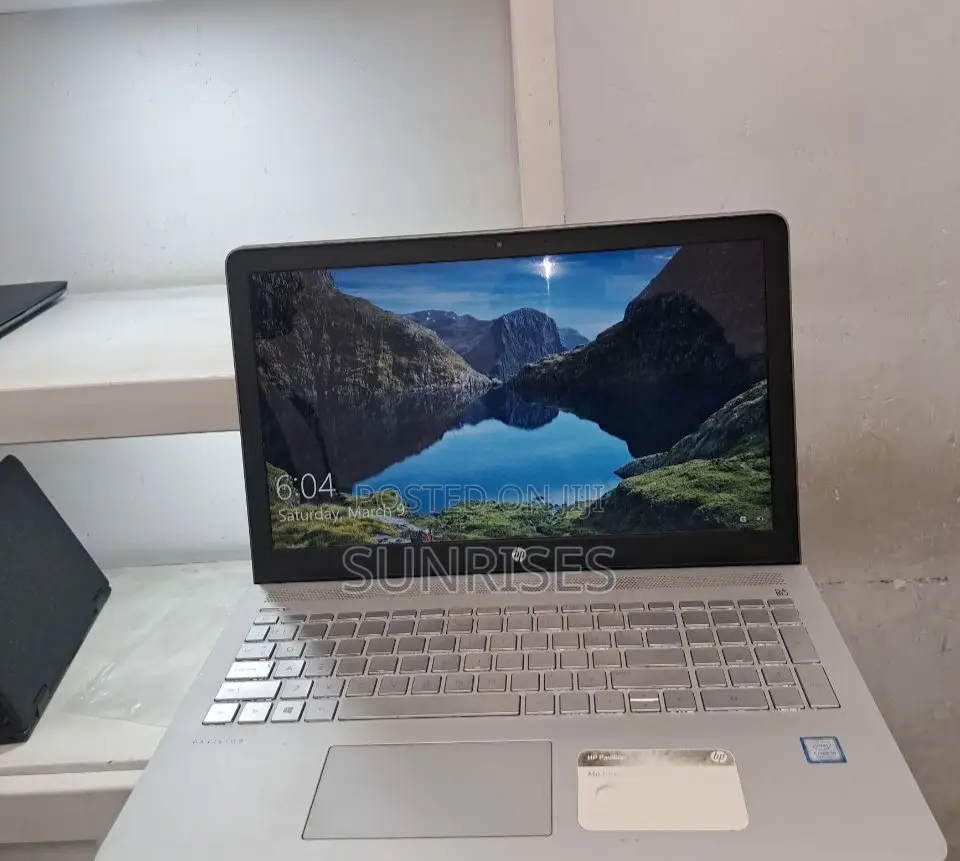 New Laptop HP Pavilion 15 12GB Intel Core I5 SSD 1.5T
