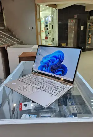 New Laptop Lenovo Yoga C740 8GB Intel Core I5 SSD 512GB