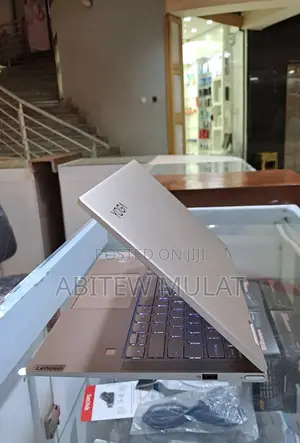 New Laptop Lenovo Yoga C740 8GB Intel Core I5 SSD 512GB