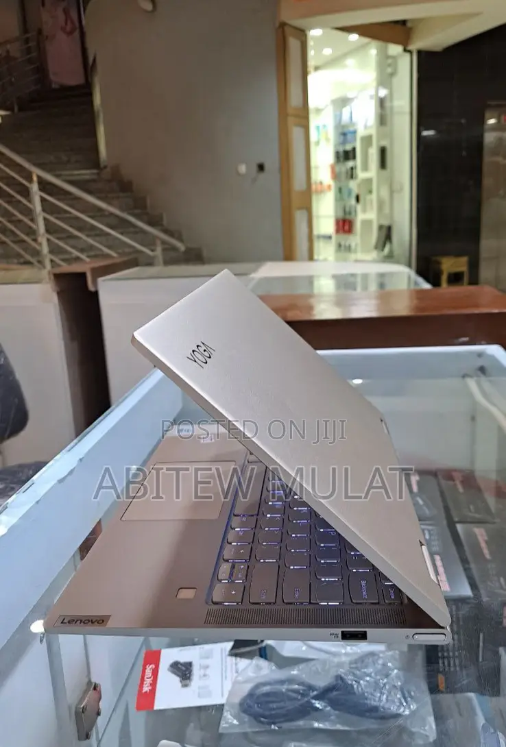 New Laptop Lenovo Yoga C740 8GB Intel Core I5 SSD 512GB