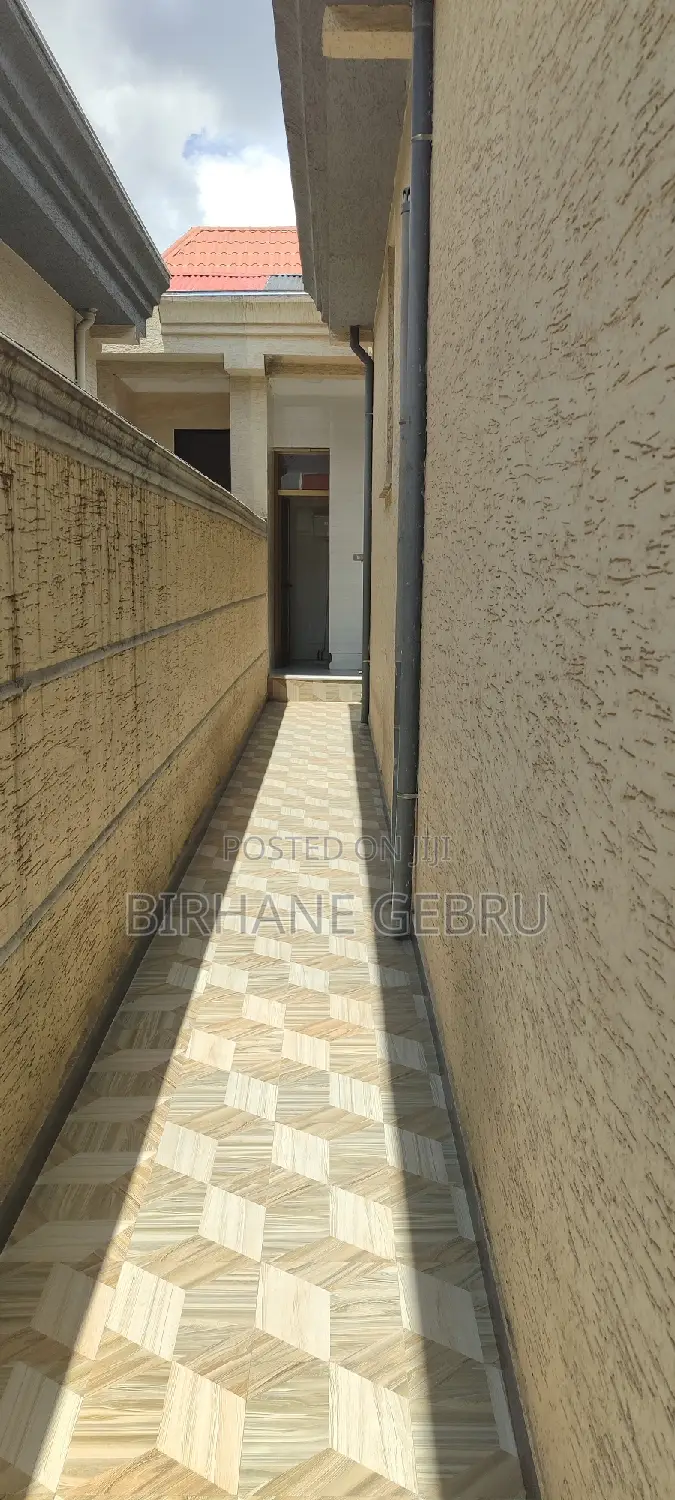 5bdrm Villa in Villa House Rent, Bole for rent