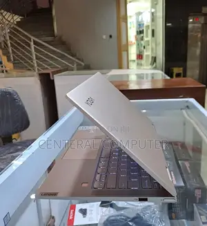 New Laptop Lenovo Yoga C740 8GB Intel Core I5 SSD 512GB