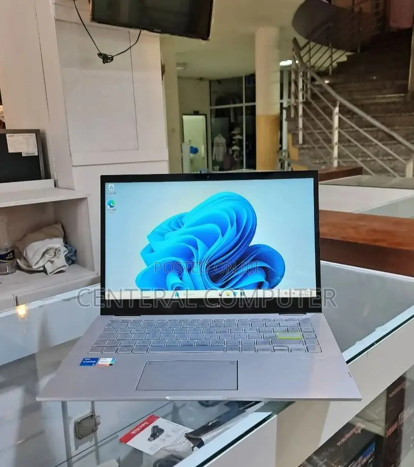 New Laptop Asus VivoBook E12 E203NA 8GB Intel Core I5 SSD 512GB