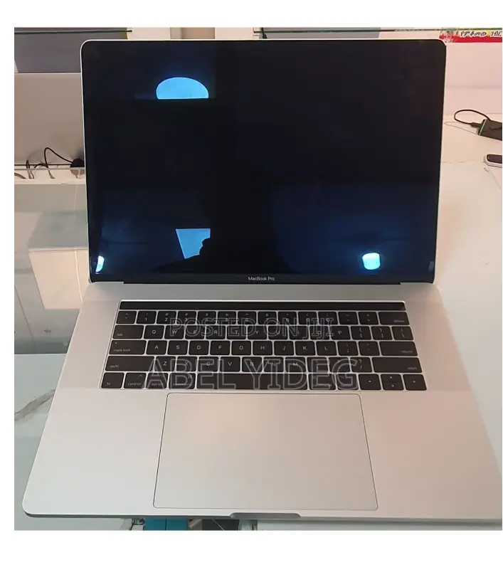 New Laptop Apple MacBook Pro 2018 16GB Intel Core I7 SSD 512GB
