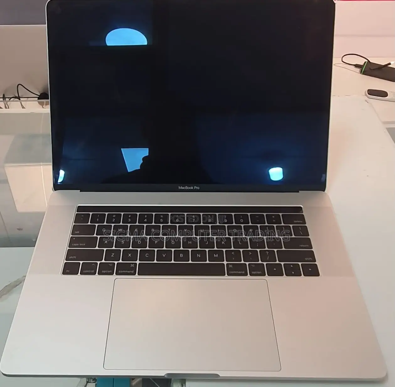 New Laptop Apple MacBook Pro 2018 16GB Intel Core I7 SSD 512GB