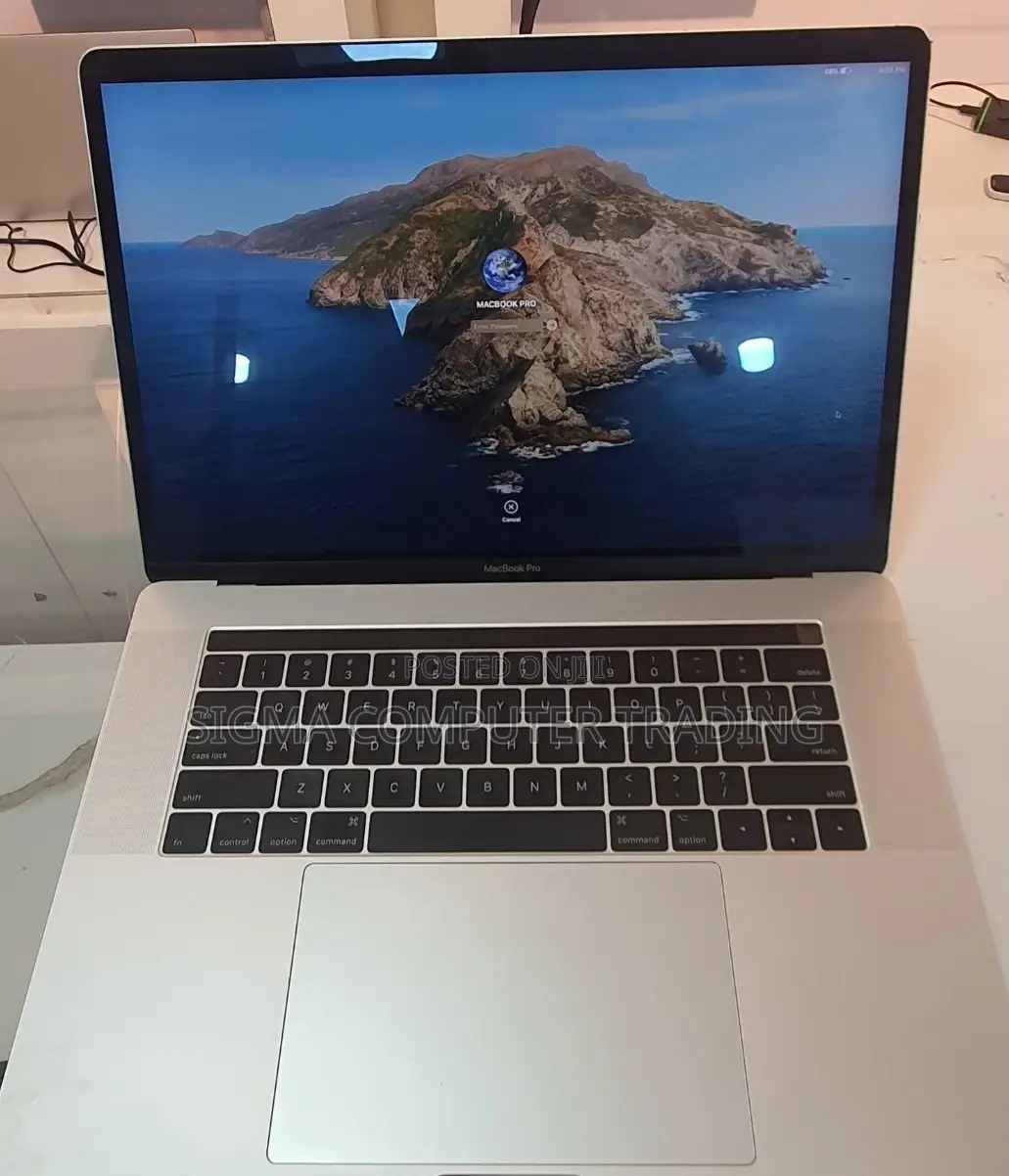 New Laptop Apple MacBook Pro 2018 16GB Intel Core I7 SSD 512GB