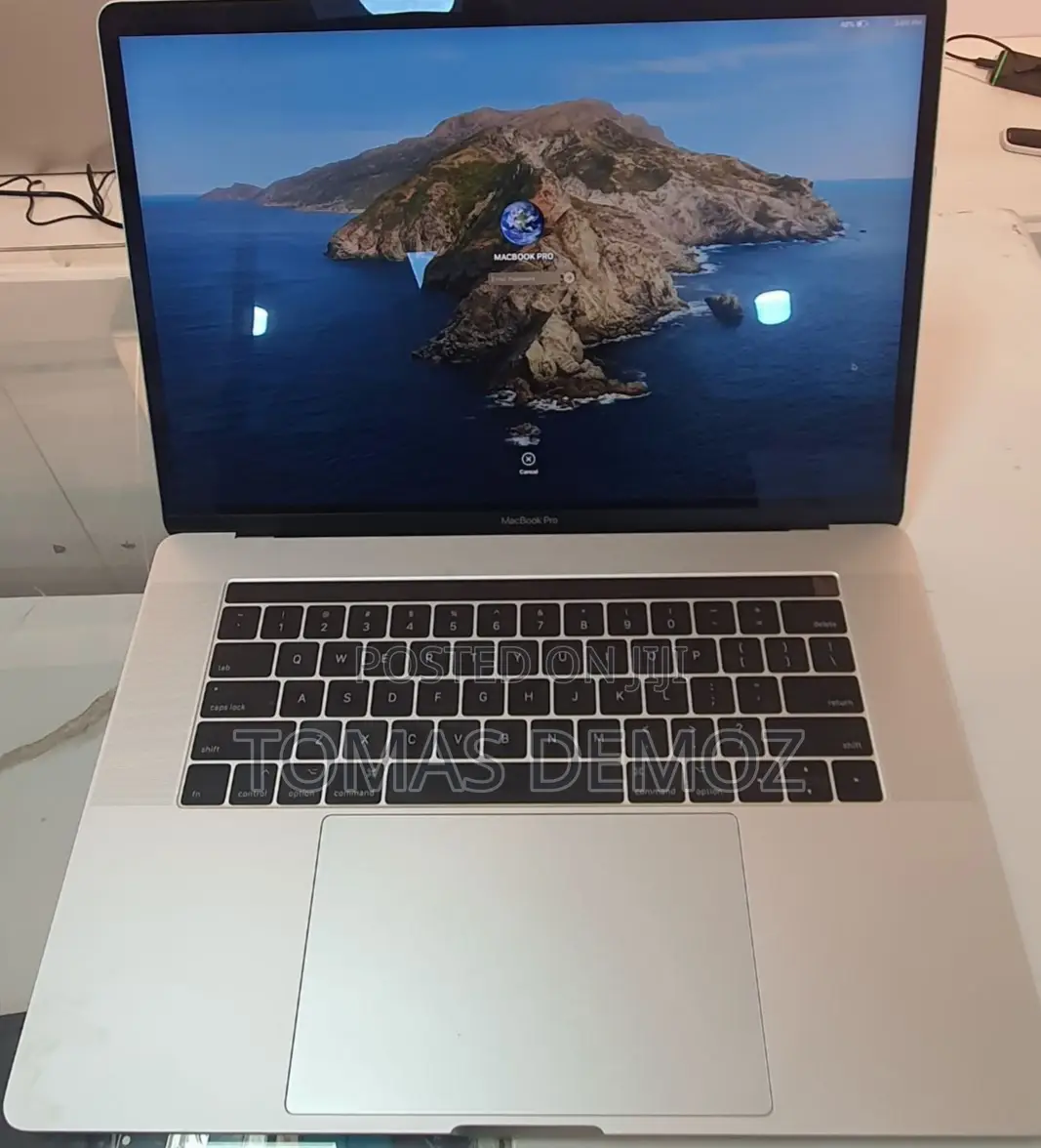 New Laptop Apple MacBook Pro 2018 16GB Intel Core I7 SSD 512GB