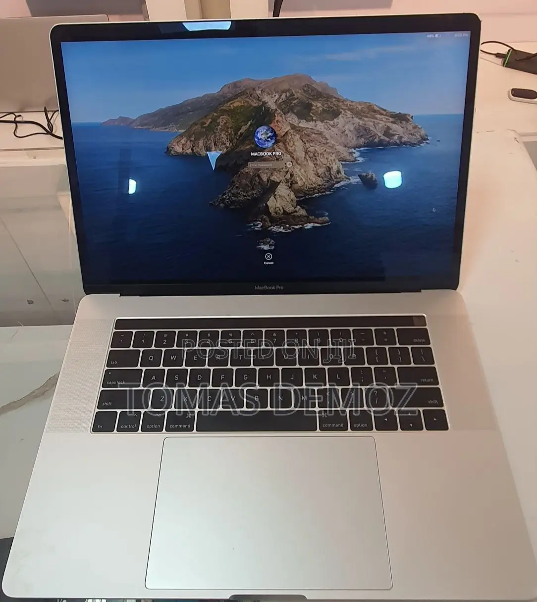 New Laptop Apple MacBook Pro 2018 16GB Intel Core I7 SSD 512GB
