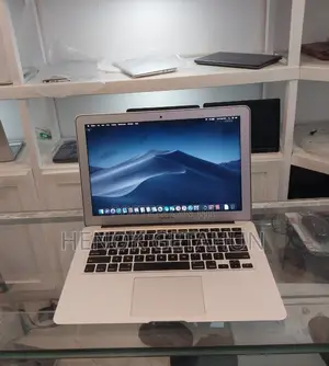New Laptop Apple MacBook Pro 2017 8GB Intel Core i5 SSD 128GB