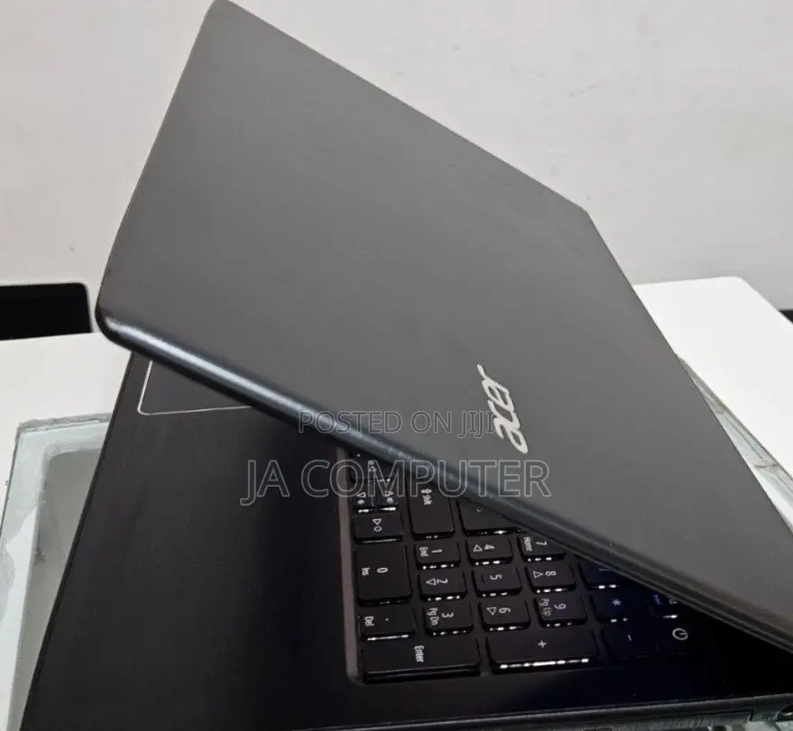 New Laptop Acer Aspire E5 4GB Intel Core I3 SSD 500GB