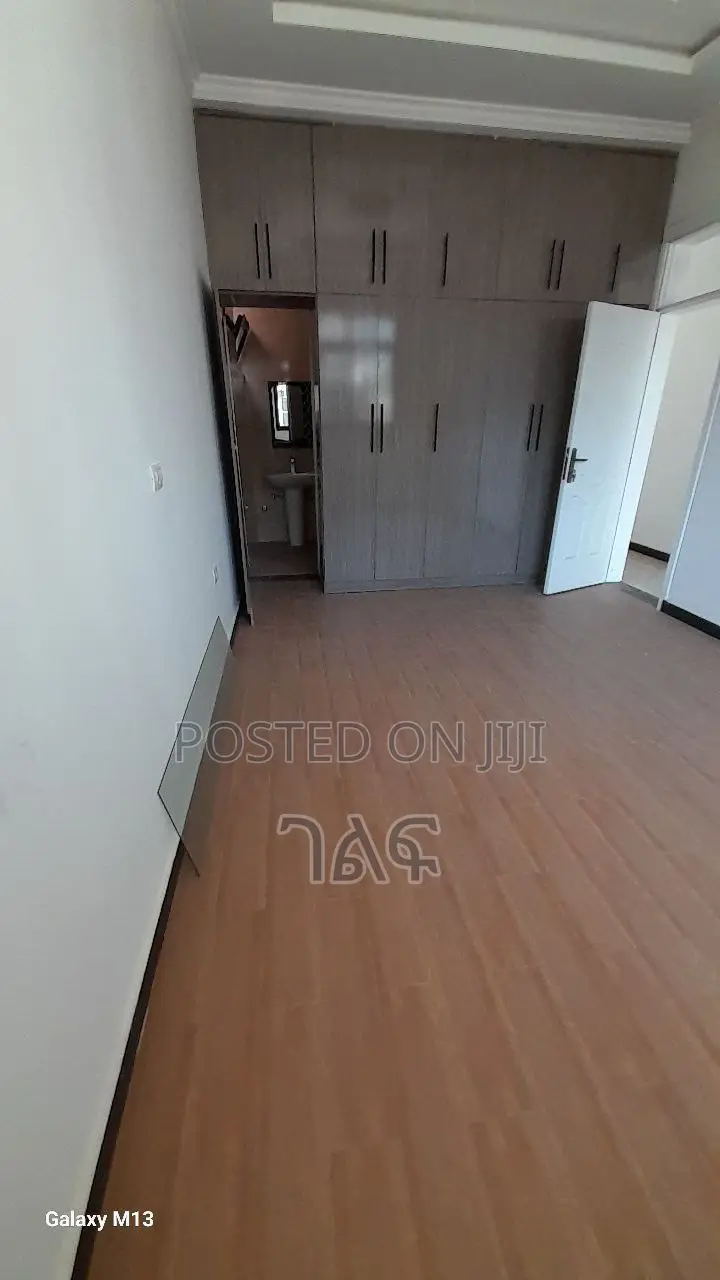 3bdrm Villa in ፊጋ አካባቢ በጣም አሪፍ ተደርጎ, Bole for sale