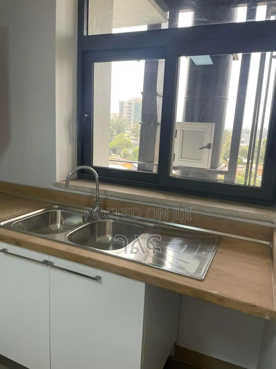 3bdrm Apartment in መሀል ቦሌ ቅንጡ አፓርትመንት, Bole for sale