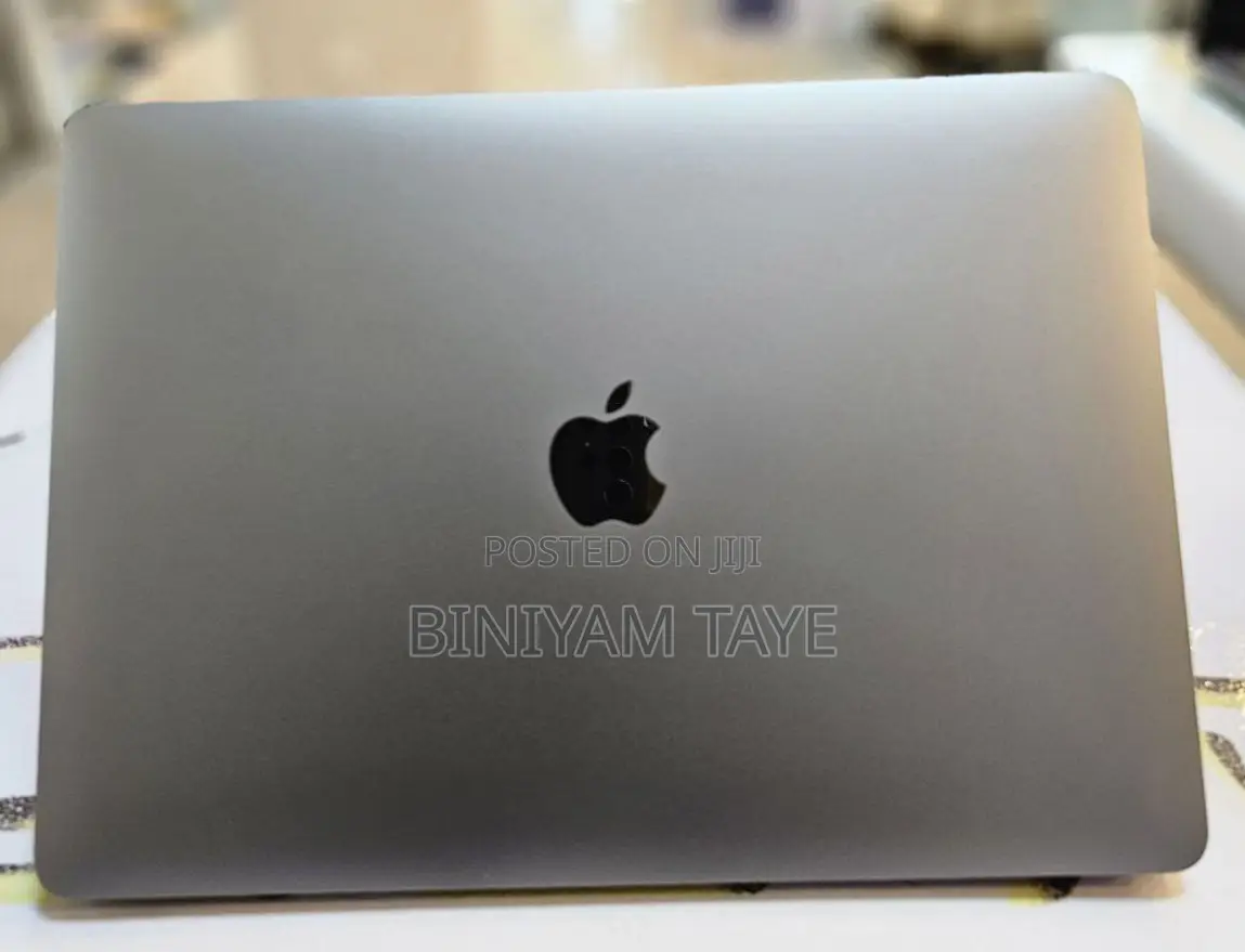 New Laptop Apple MacBook Pro 2017 8GB Intel Core I7 SSD 256GB