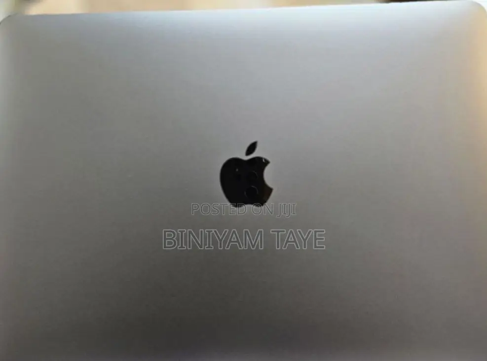 New Laptop Apple MacBook Pro 2017 8GB Intel Core I7 SSD 256GB