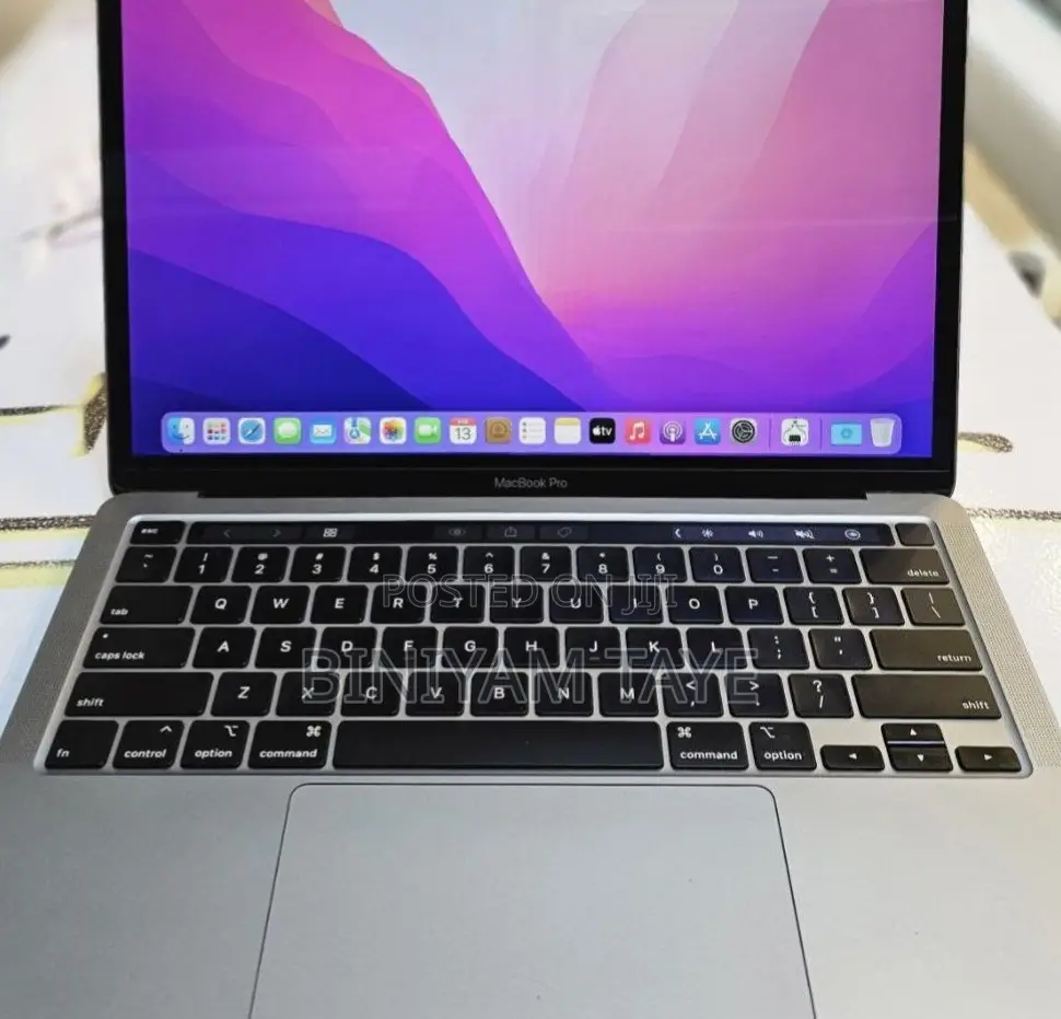 New Laptop Apple MacBook Pro 2017 8GB Intel Core I7 SSD 256GB