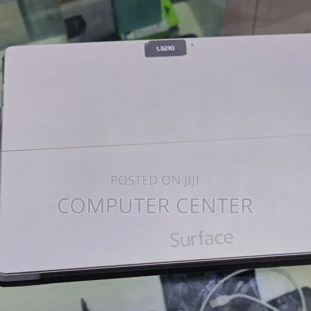 New Laptop Microsoft Surface 4GB Intel Core I5 SSD 128GB