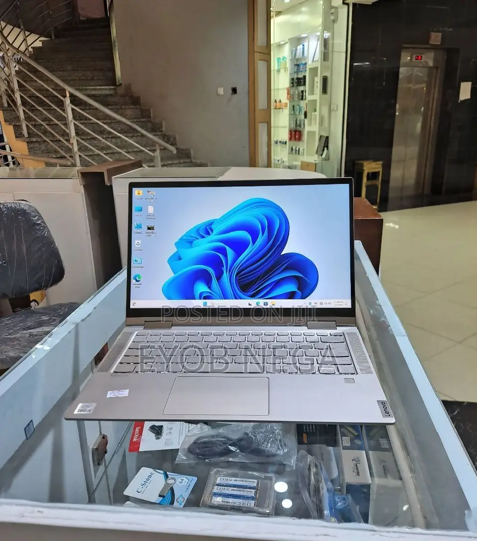 New Laptop Lenovo Yoga C740 8GB Intel Core I5 SSD 512GB