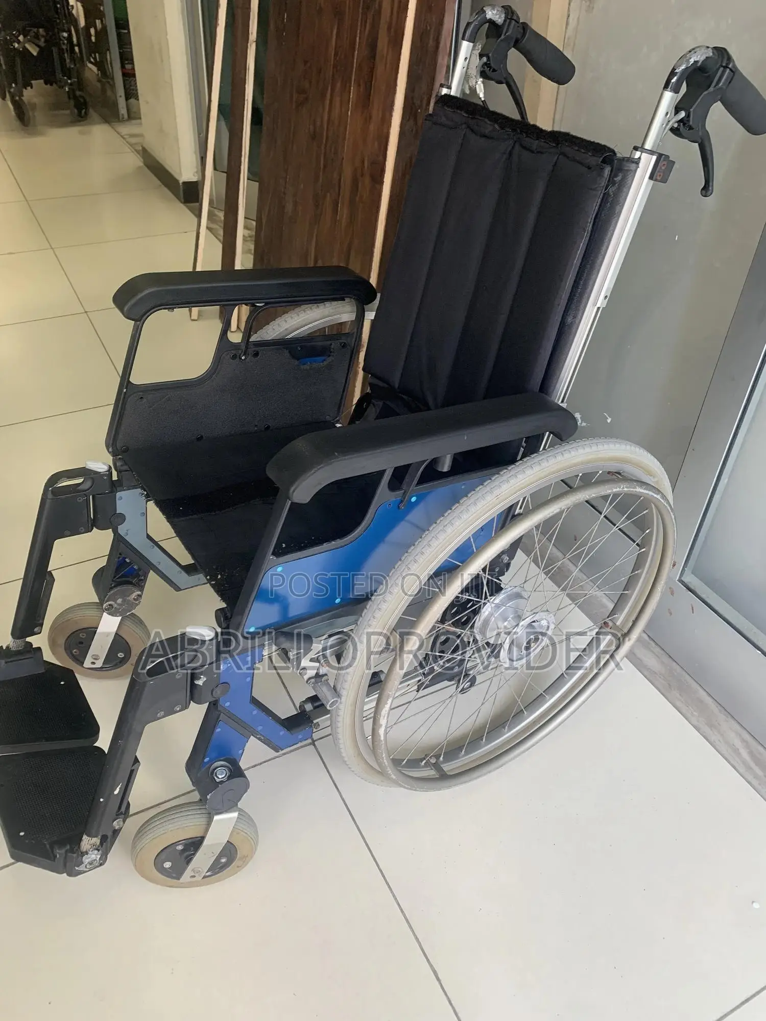 Aluminium Frame Lightweight Wheelchair|Used Wheelchair|