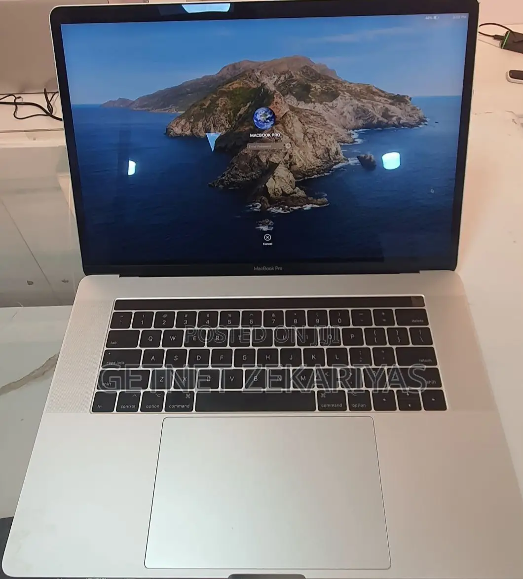 New Laptop Apple MacBook Pro 2018 16GB Intel Core i7 SSD 512GB