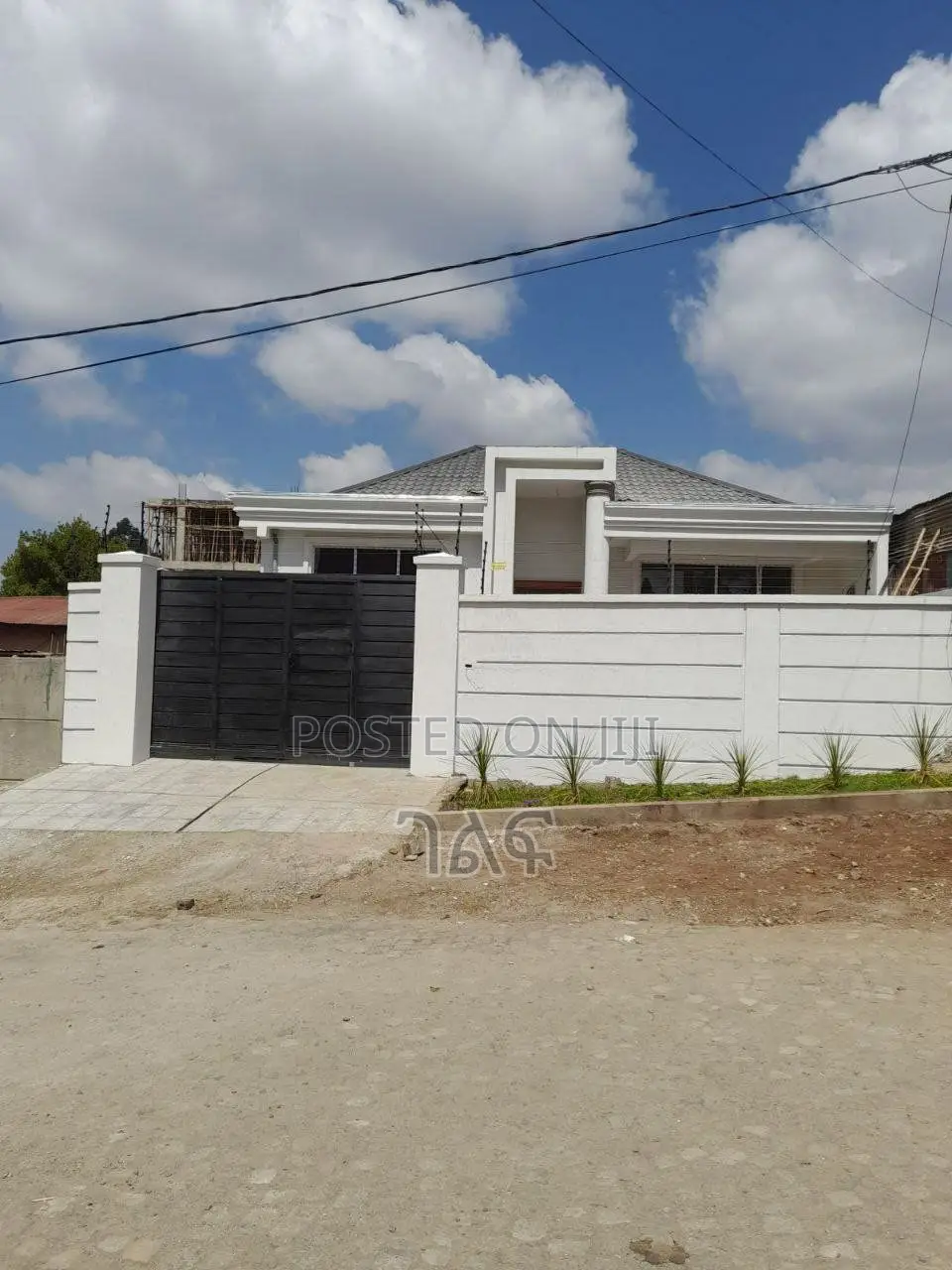 3bdrm Villa in ፈረንሳይ አካባቢ ቅንጡ ቪላ, Bole for sale